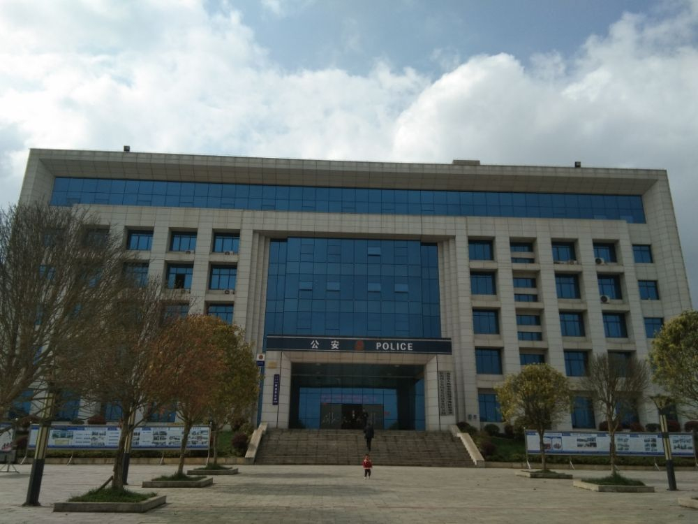 甕安縣公安局招標采購中贏一套恒壓給水設備+304不銹鋼水箱